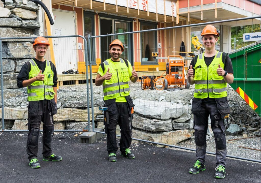 Tre konsulenter gir rommel opp. Foto