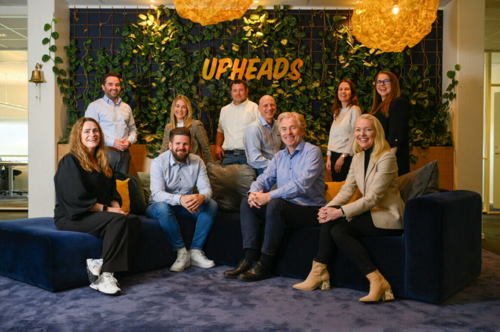 Den smilende Ledergruppen i IT-bedriften Upheads. Foto.